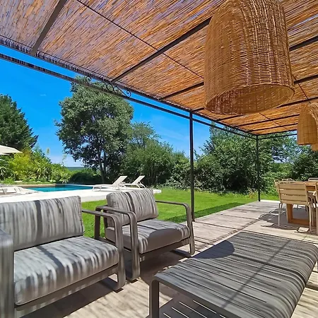 Maison Familiale A Avec Piscine Privee *