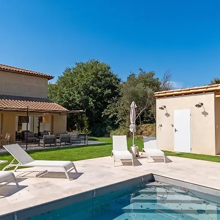 Vakantiehuis Maison Familiale A Avec Piscine Privee Collias