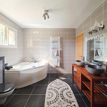 Maison Familiale A Avec Piscine Privee Vakantiehuis