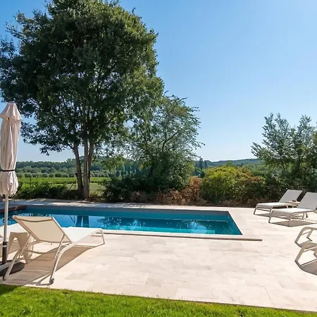 Maison Familiale A Avec Piscine Privee * Collias