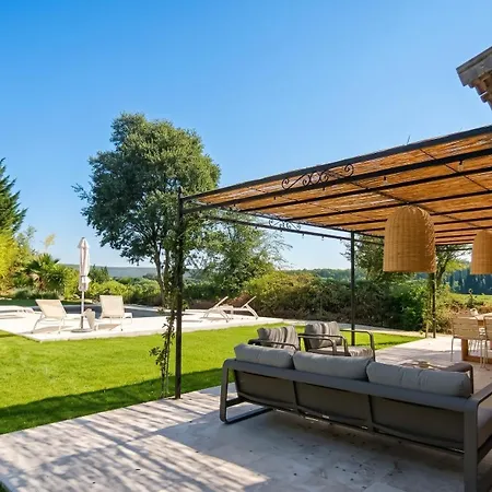 Maison Familiale A Avec Piscine Privee Vakantiehuis *
