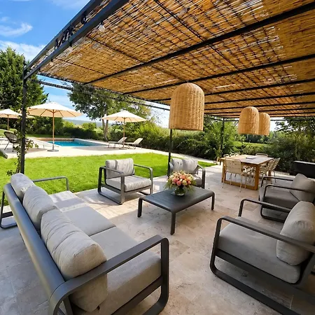Maison Familiale A Avec Piscine Privee Vakantiehuis *