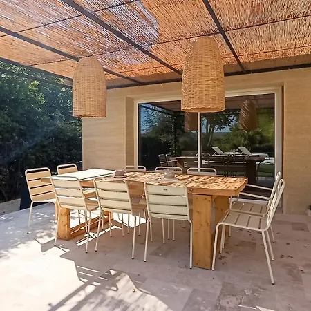 Maison Familiale A Avec Piscine Privee Collias