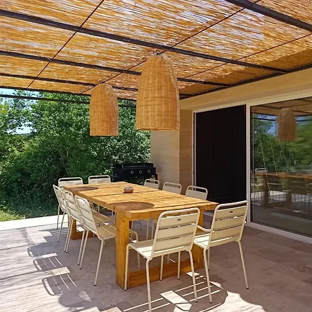 Maison Familiale A Avec Piscine Privee
