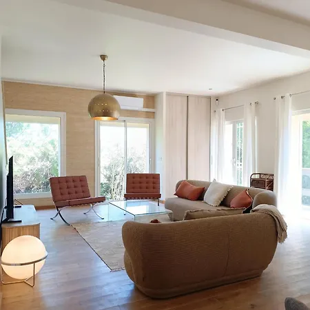 Maison Familiale A Avec Piscine Privee *