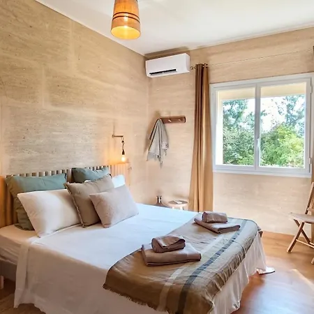 Maison Familiale A Avec Piscine Privee