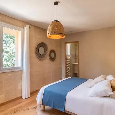 Maison Familiale A Avec Piscine Privee *
